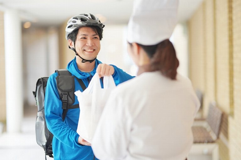 ロケットナウ 配達員 給料